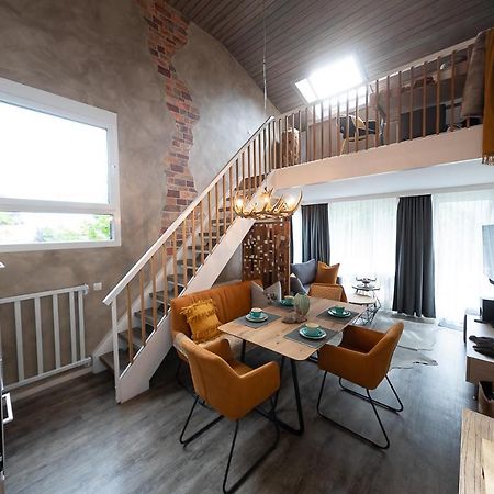 Apartamento VIP Deluxe 107qm auf zwei Etagen 1 Dopplezimmer EG 1 Doppelzimmer auf der Galerie sowie 2 Badezimmer und komplette Küche mit Mikrowelle und Backofen Ideal für 1 bis 6 Gäste Direkter Blick auf Garten und Bergblick Alles nur nicht 0815 Schliersee Exterior foto