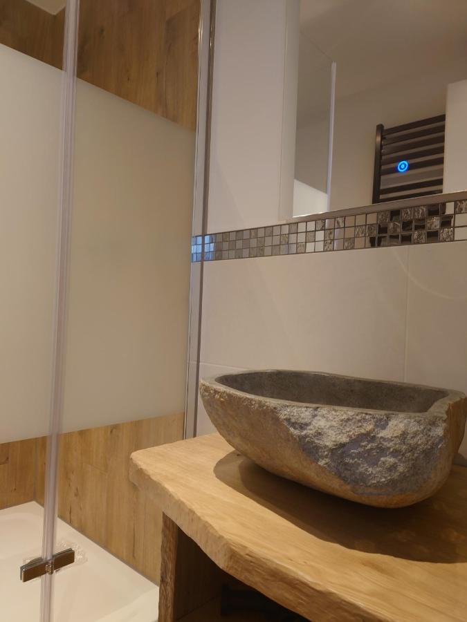 Apartamento VIP Deluxe 107qm auf zwei Etagen 1 Dopplezimmer EG 1 Doppelzimmer auf der Galerie sowie 2 Badezimmer und komplette Küche mit Mikrowelle und Backofen Ideal für 1 bis 6 Gäste Direkter Blick auf Garten und Bergblick Alles nur nicht 0815 Schliersee Exterior foto