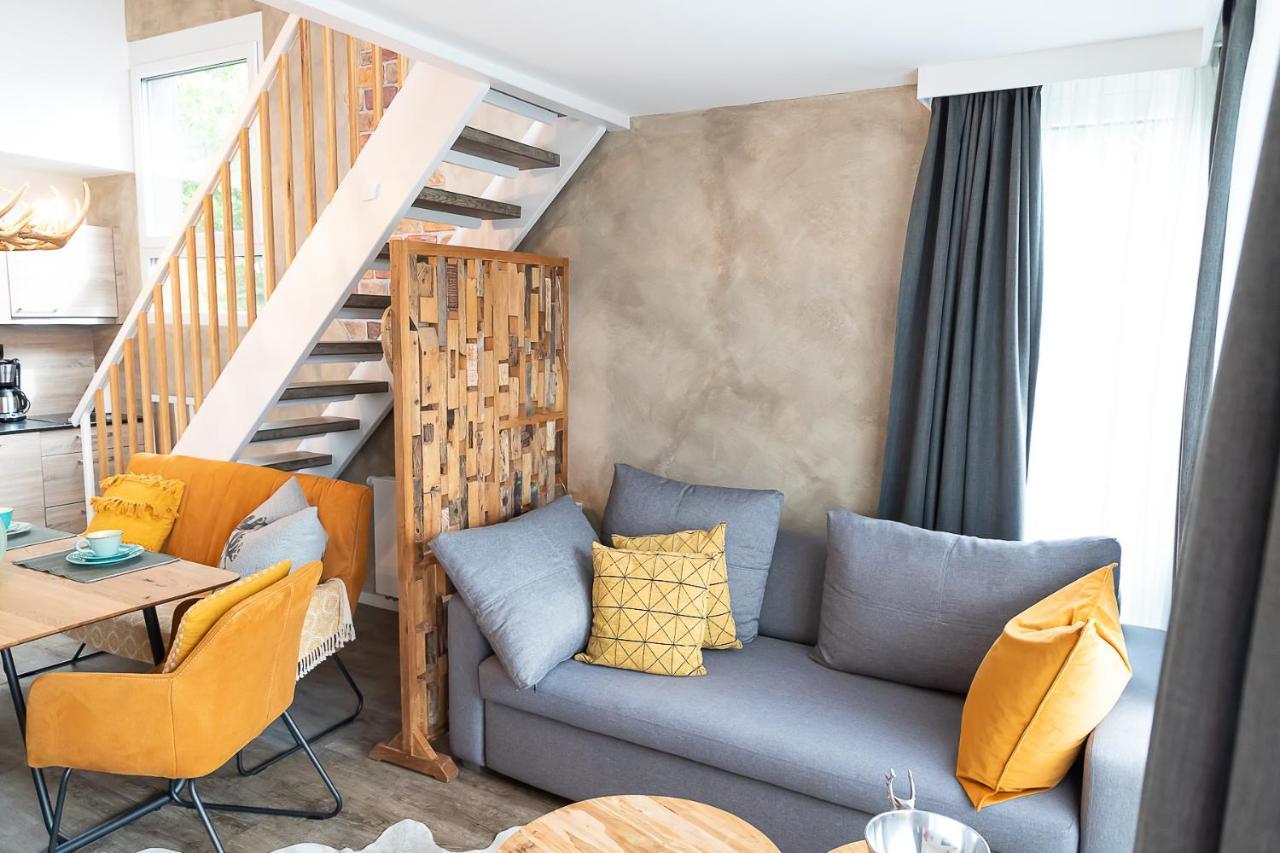 Apartamento VIP Deluxe 107qm auf zwei Etagen 1 Dopplezimmer EG 1 Doppelzimmer auf der Galerie sowie 2 Badezimmer und komplette Küche mit Mikrowelle und Backofen Ideal für 1 bis 6 Gäste Direkter Blick auf Garten und Bergblick Alles nur nicht 0815 Schliersee Exterior foto
